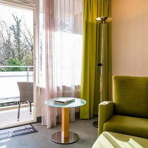 Zimmer mit Kingsize-Bett